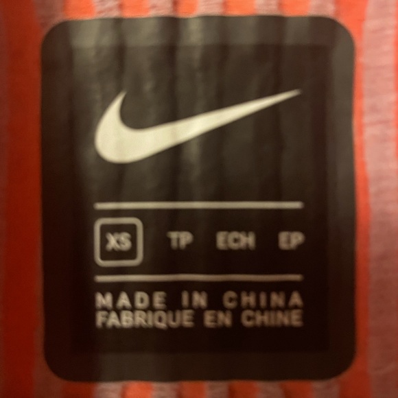 Nike Training Longsleve Size XSM - Picture 4 of 5